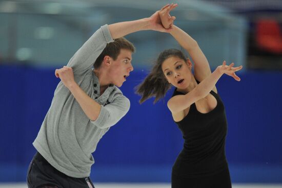 Coach Nikolai Morozov holds training session with his skaters