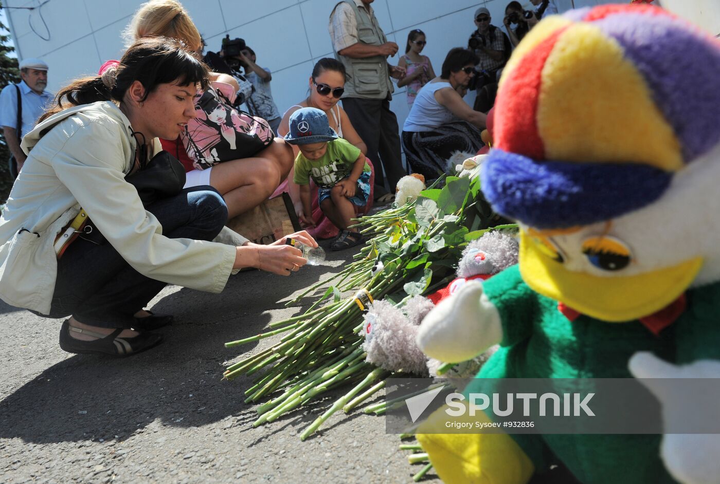 People mourn Bulgaria cruise boat victims in Kazan