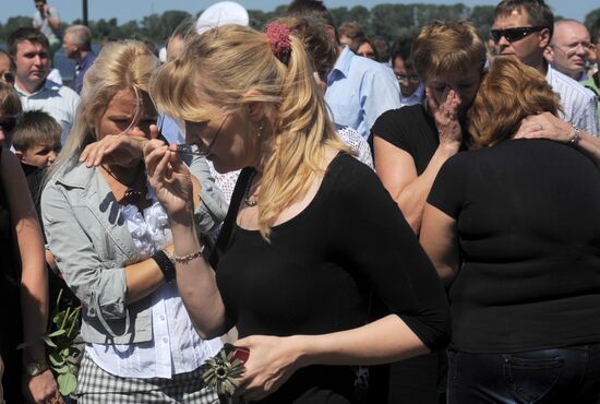 People mourn Bulgaria cruise boat victims in Kazan