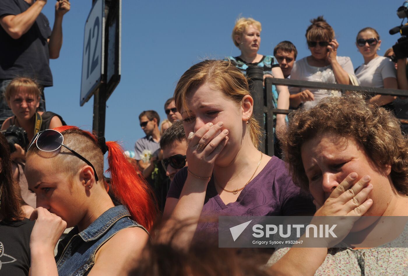 People mourn Bulgaria cruise boat victims in Kazan