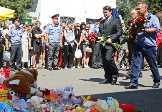 People mourn Bulgaria cruise boat victims in Kazan