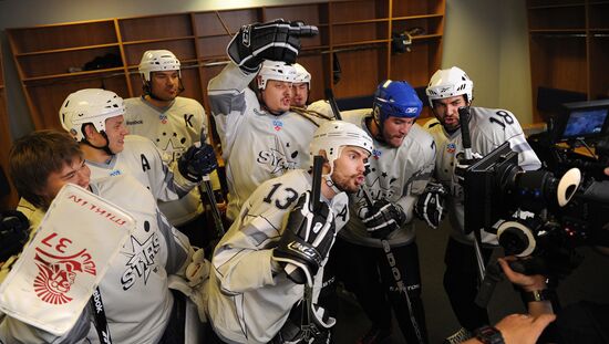 Noize MC and KHL players in music clip shooting