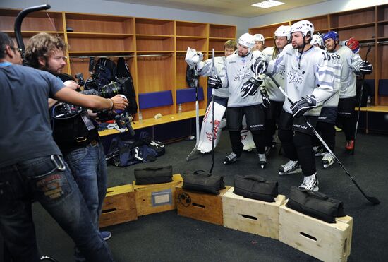Noize MC and KHL players in music clip shooting