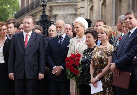 Monument to Yury Gagarin unveiled in London