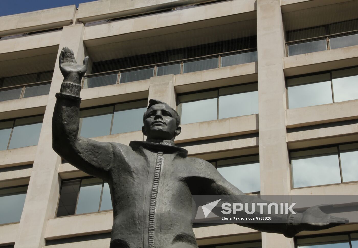 Monument to Yury Gagarin unveiled in London