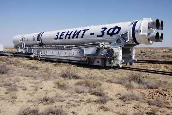 Transferring Zenit-3M rocket
