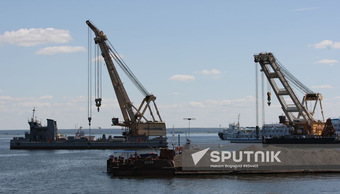Two floating cranes preparing to lift the ship "Bulgaria"