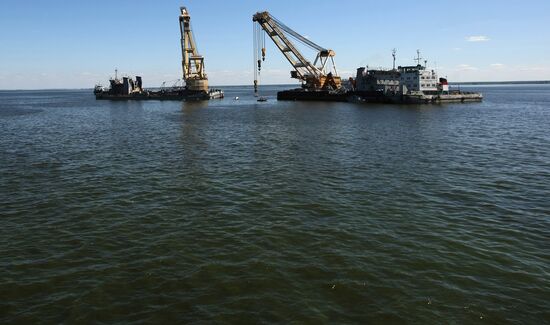 Two floating cranes preparing to lift the ship "Bulgaria"