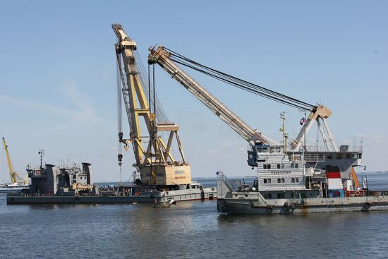 Two floating cranes prepare to raise the ship "Bulgaria"