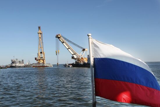 Two floating cranes prepare to raise the ship "Bulgaria"
