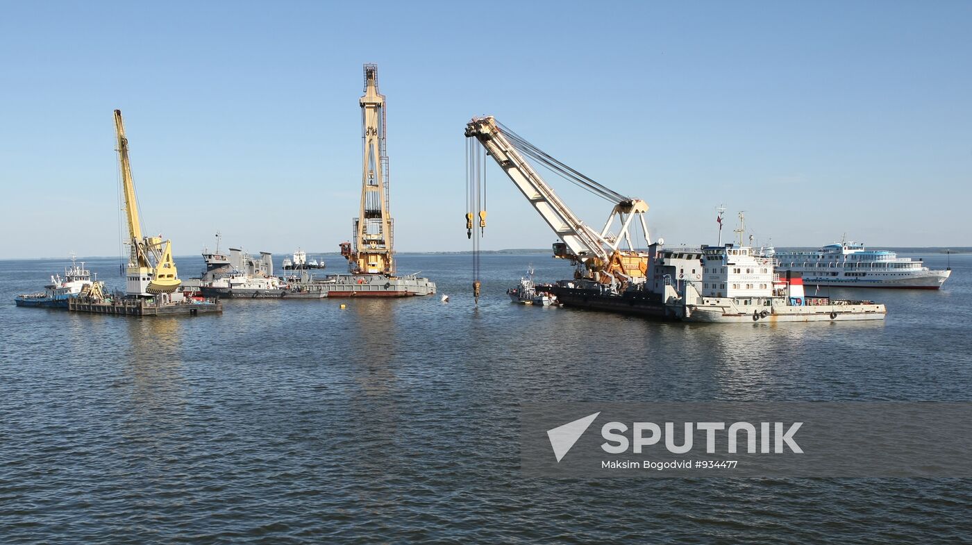 Two floating cranes preparing to lift the ship "Bulgaria"