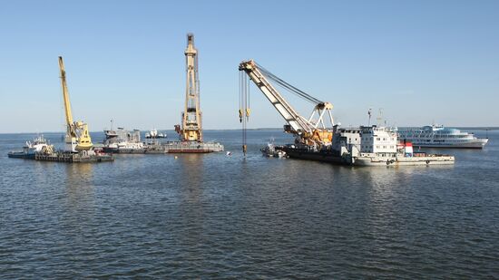 Two floating cranes preparing to lift the ship "Bulgaria"