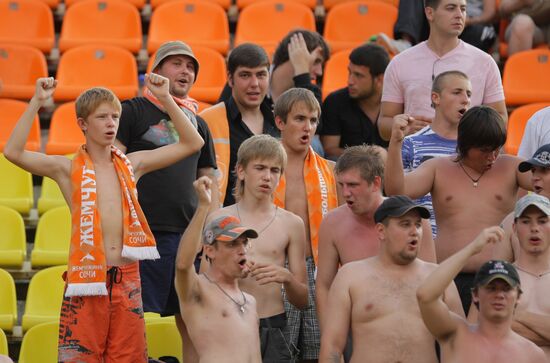 Fans of FC Zhemchuzhina