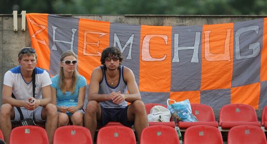 Fans of FC Zhemchuzhina
