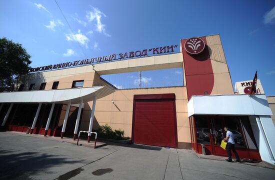 Moscow Wine and Cognac Factory "KiN" resumes production