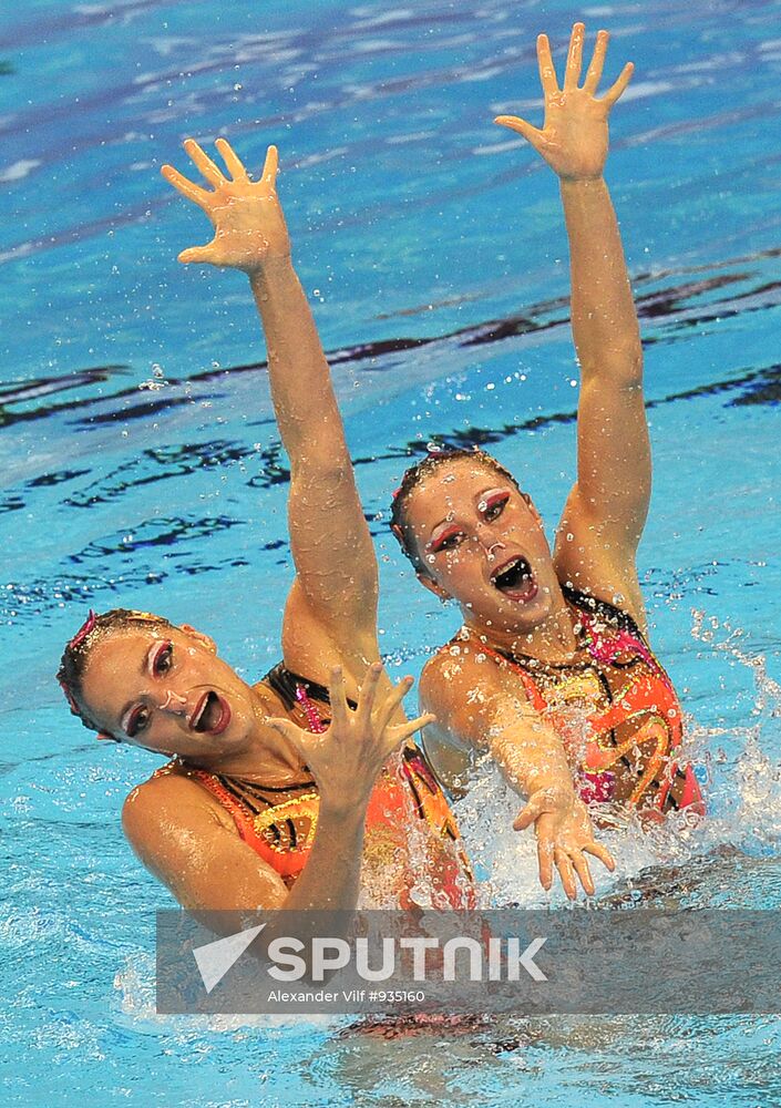 Sarah Lyabruss and Chloe Willhelm