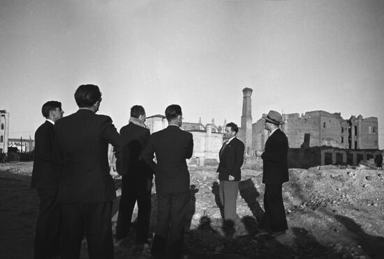 A French delegation in Stalingrad