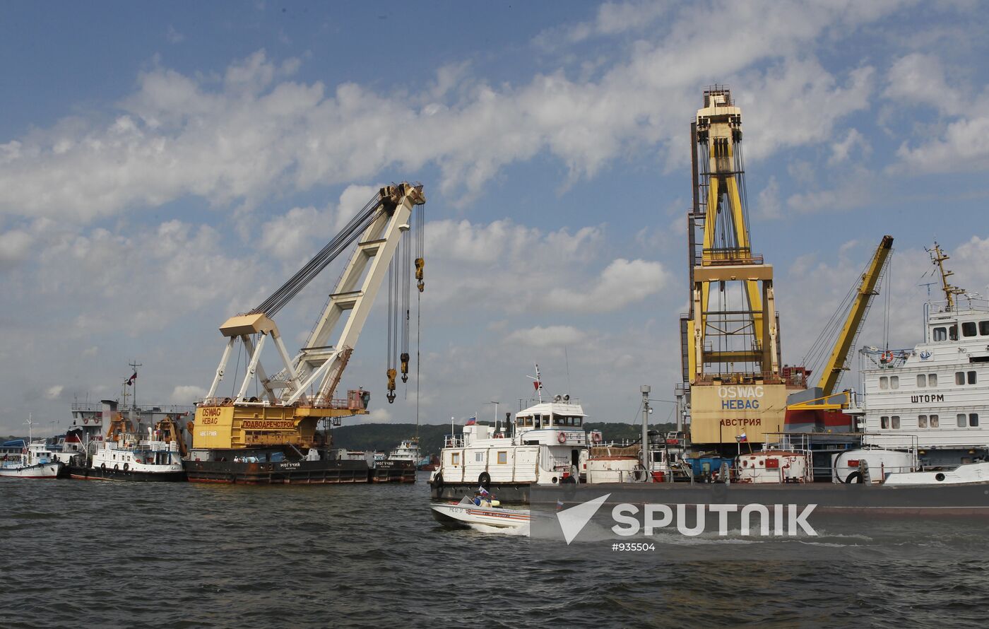 Preparing to lift sunken ship "Bulgaria"