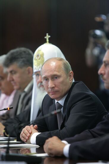 Vladimir Putin meets with religious spokespersons