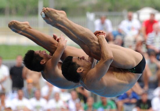 Yahel Castillo, Julian Sanchez