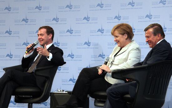 Dmitry Medvedev, Angela Merkel and Viktor Zubkov