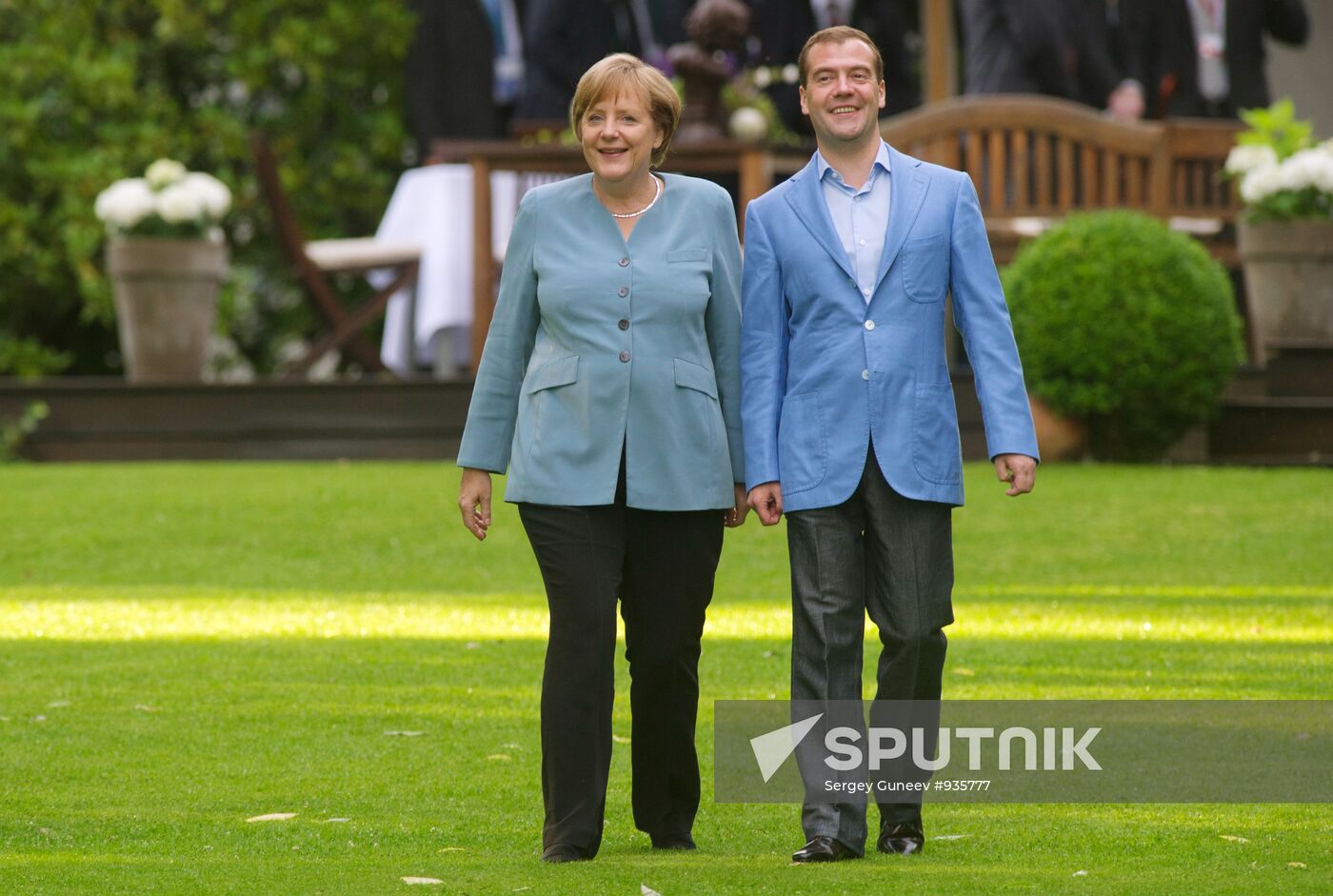 Dmitry Medvedev and Angela Merkel meet in Garbsen