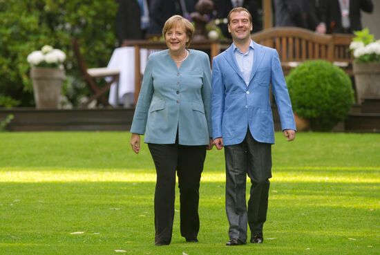 Dmitry Medvedev and Angela Merkel meet in Garbsen