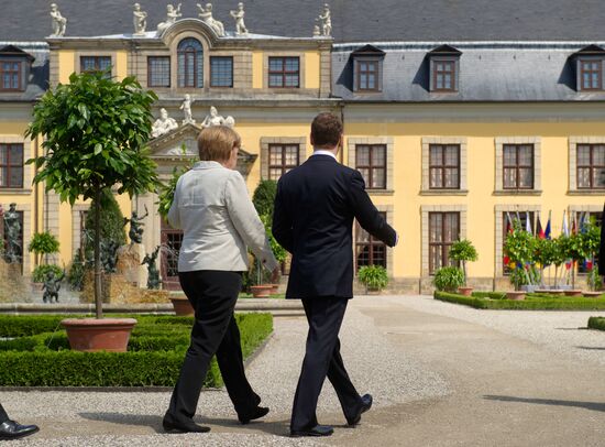 Dmitry Medvedev and Angela Merkel meet in Garbsen