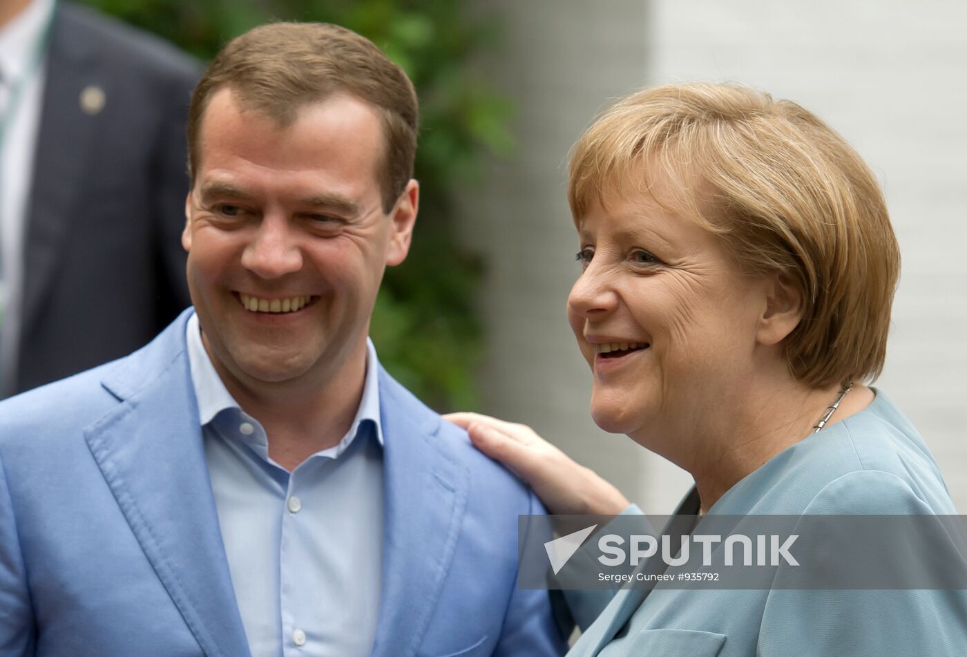 Dmitry Medvedev and Angela Merkel meet in Garbsen