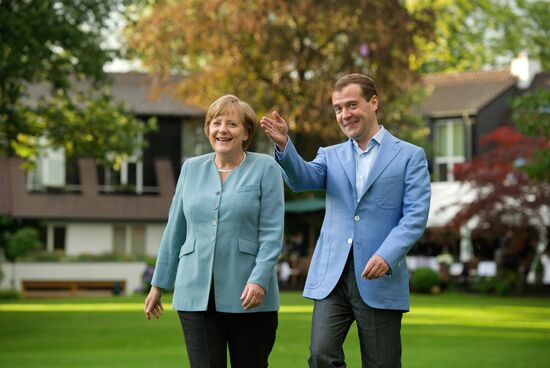 Dmitry Medvedev and Angela Merkel meet in Garbsen