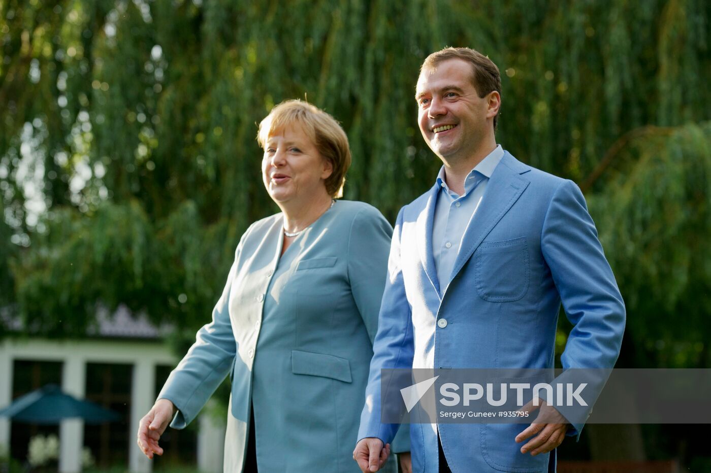 Dmitry Medvedev and Angela Merkel meet in Garbsen