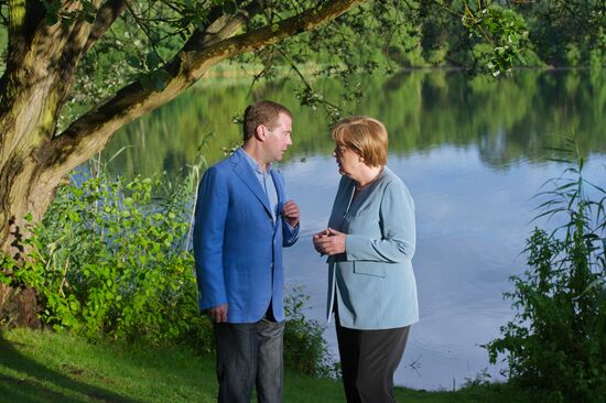 Dmitry Medvedev and Angela Merkel meet in Garbsen