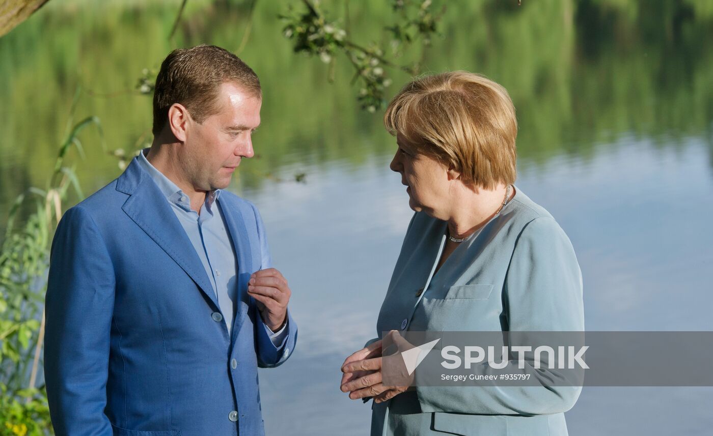 Dmitry Medvedev and Angela Merkel meet in Garbsen