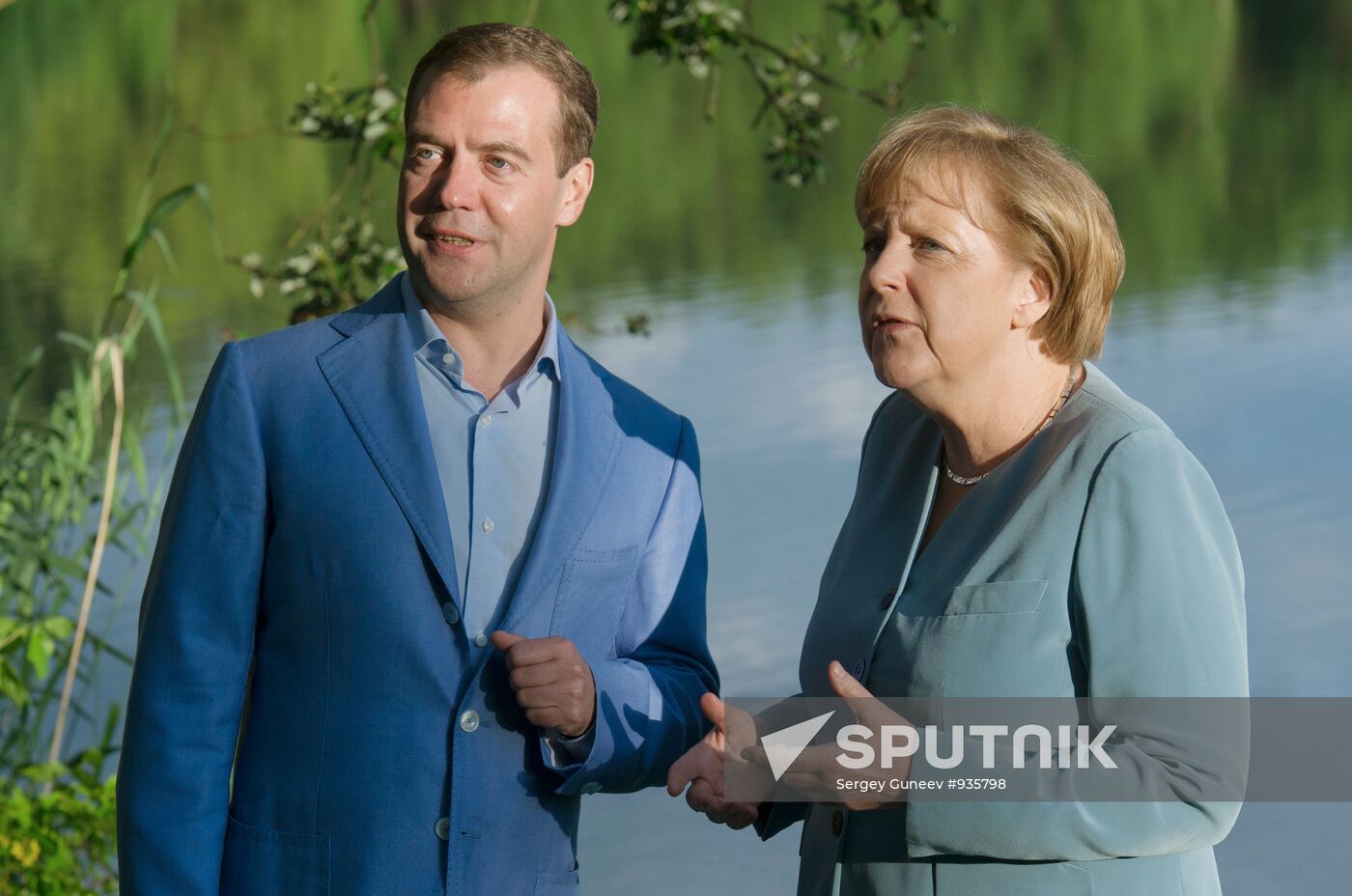 Dmitry Medvedev and Angela Merkel meet in Garbsen