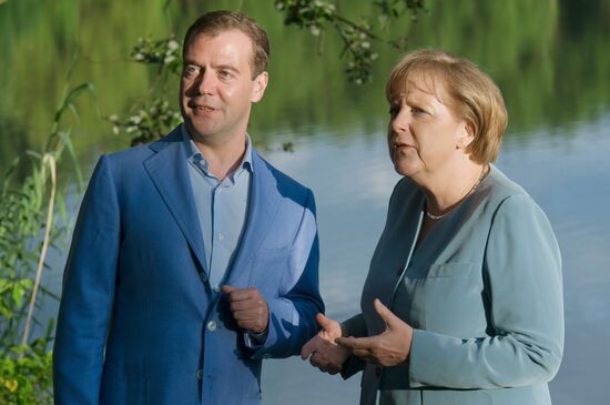 Dmitry Medvedev and Angela Merkel meet in Garbsen
