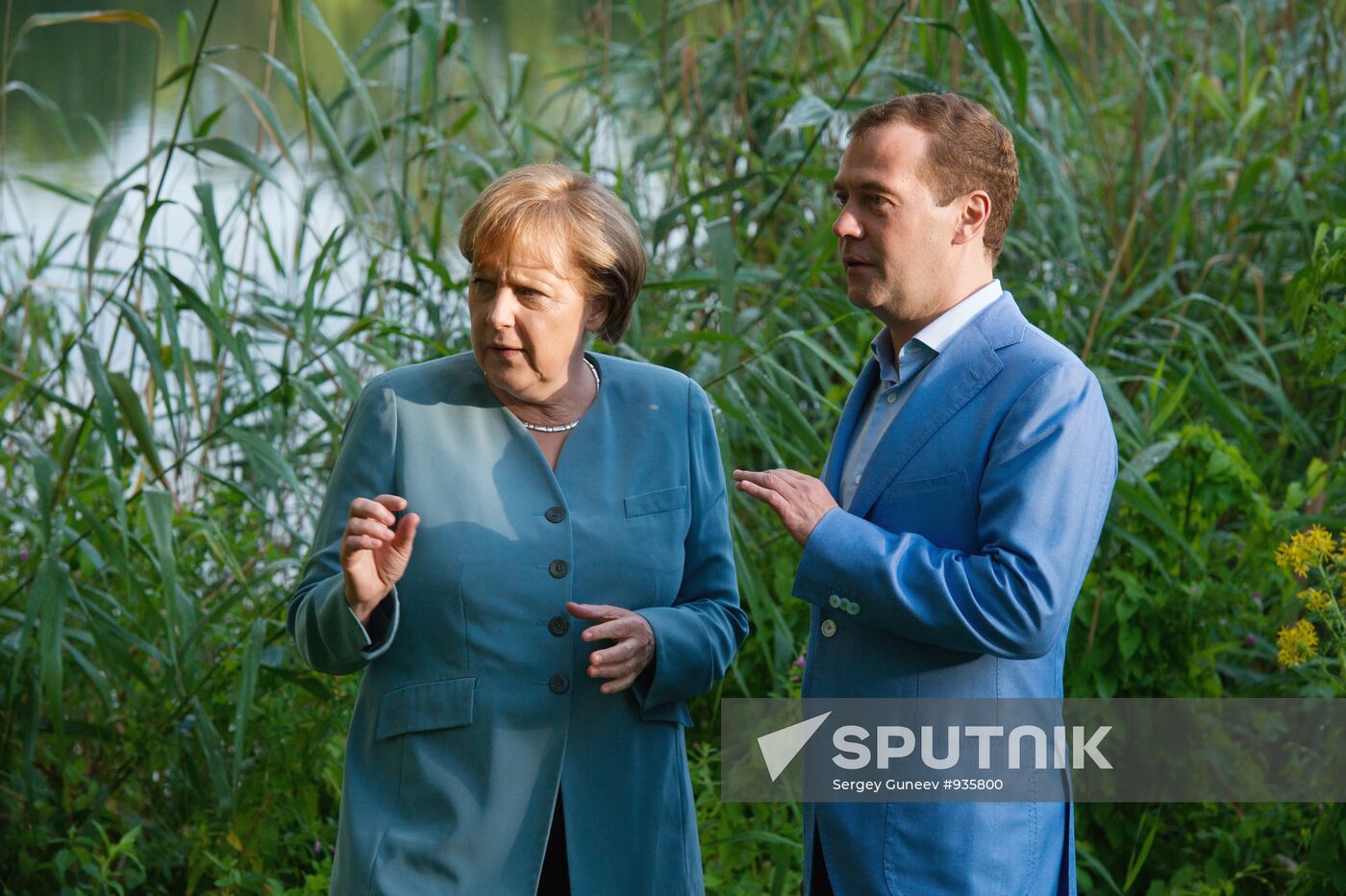 Dmitry Medvedev and Angela Merkel meet in Garbsen