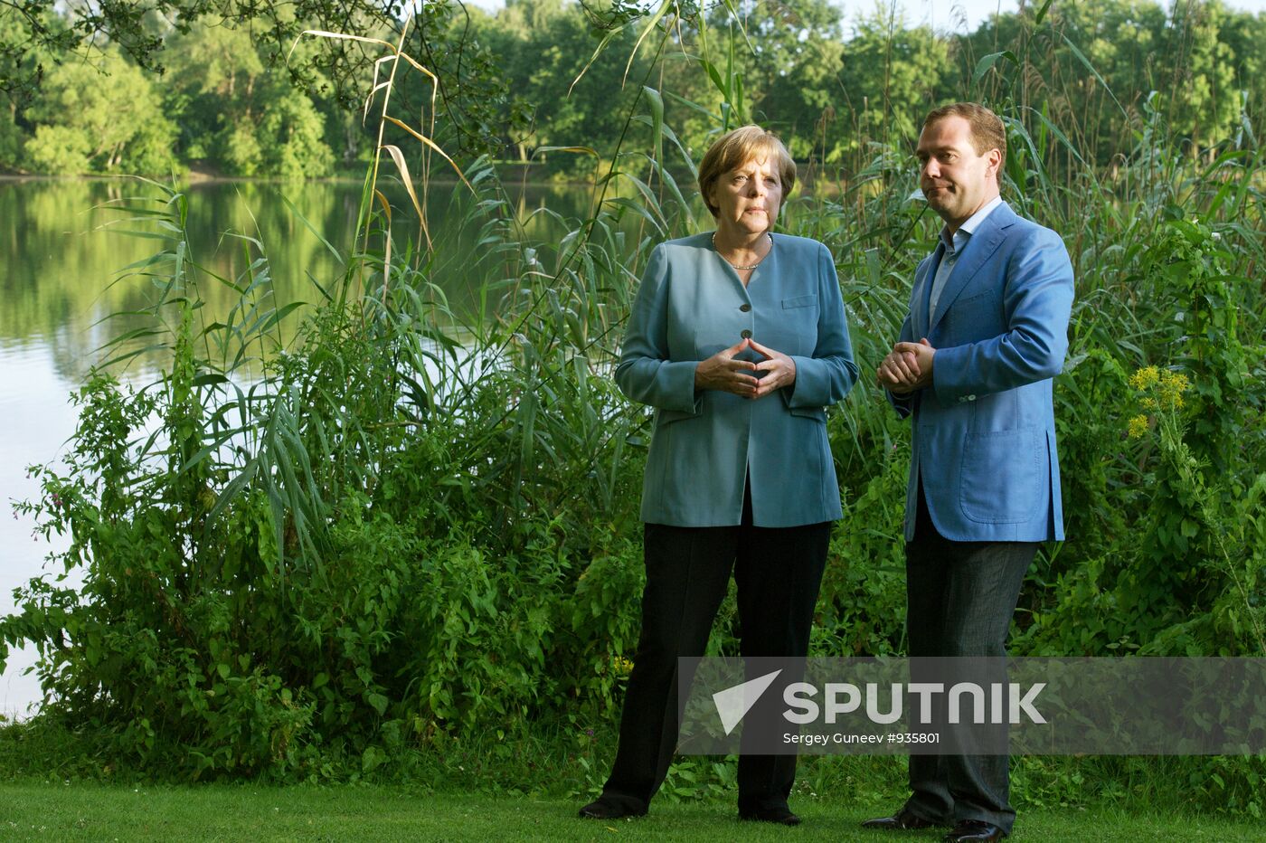 Dmitry Medvedev and Angela Merkel meet in Garbsen