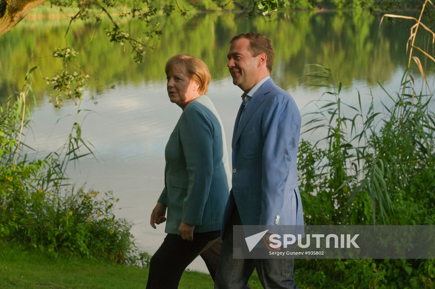 Dmitry Medvedev and Angela Merkel meet in Garbsen