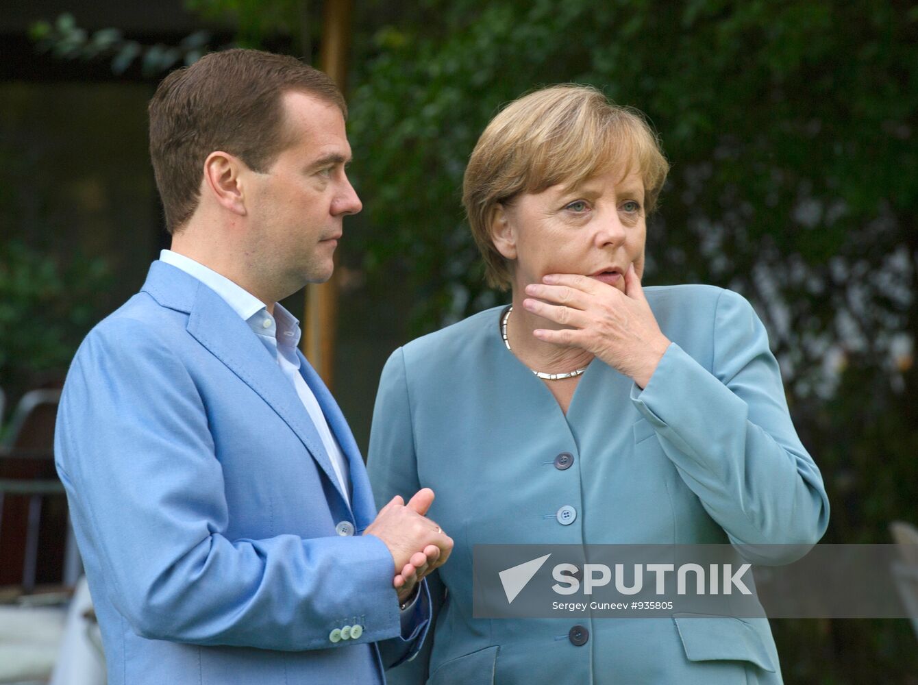 Dmitry Medvedev and Angela Merkel meet in Garbsen