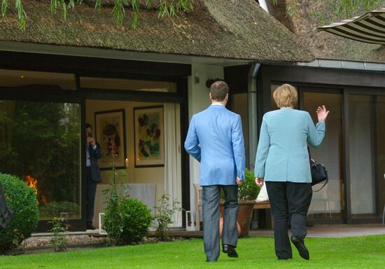 Dmitry Medvedev and Angela Merkel meet in Garbsen