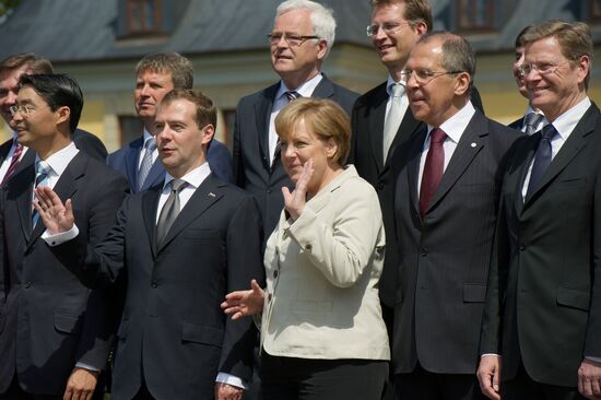 Dmitry Medvedev and Angela Merkel meet in Garbsen