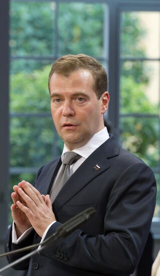 Dmitry Medvedev and Angela Merkel meet in Garbsen