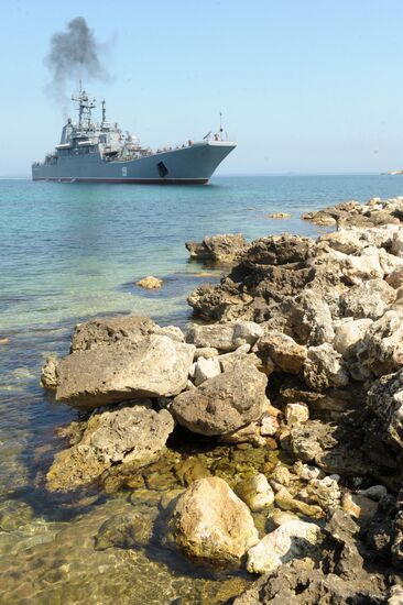 Black Sea fleet drills in Sevastopol