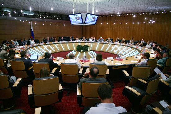 Russian Popular Front roundtable meeting in Moscow