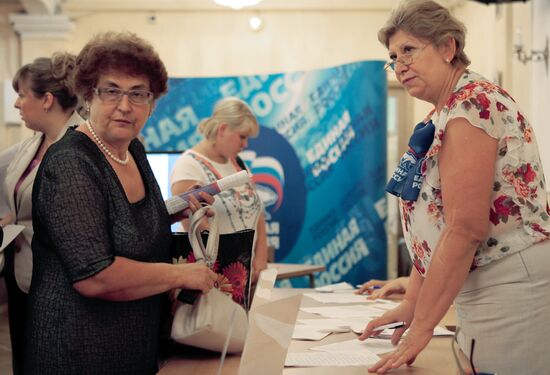Duma primaries get underway