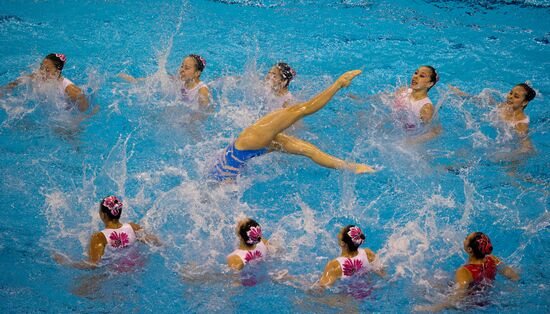 Chinese sync swimmers emerge second in team event