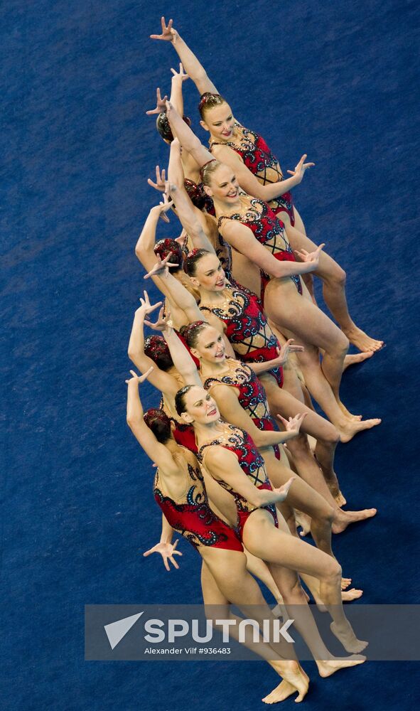 Russian sync swimmers emerge first in team event