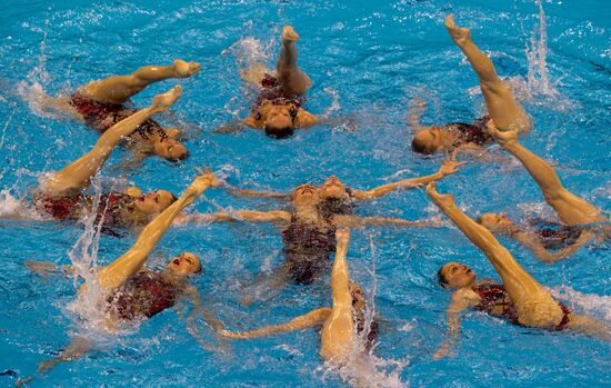 Russian sync swimmers emerge first in team event