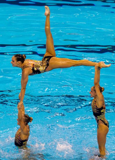 Canadian sync swimmers emerge third in team event