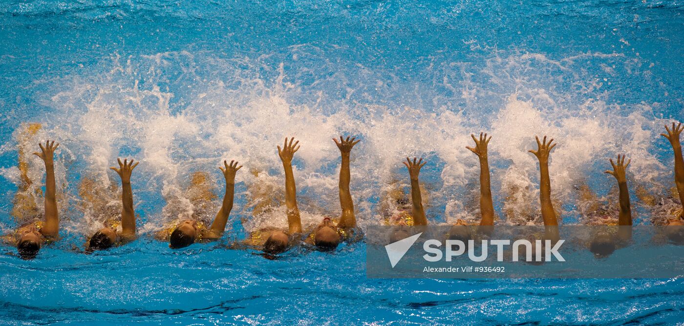 Canadian sync swimmers emerge third in team event